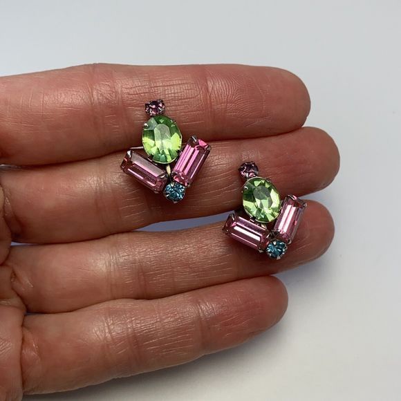 Vintage Signed Coro Pastel Green Pink Blue Purple Rhinestone Screwback Earrings - Picture 7 of 11